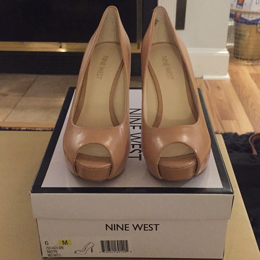 Nine West Peep toe pumps
